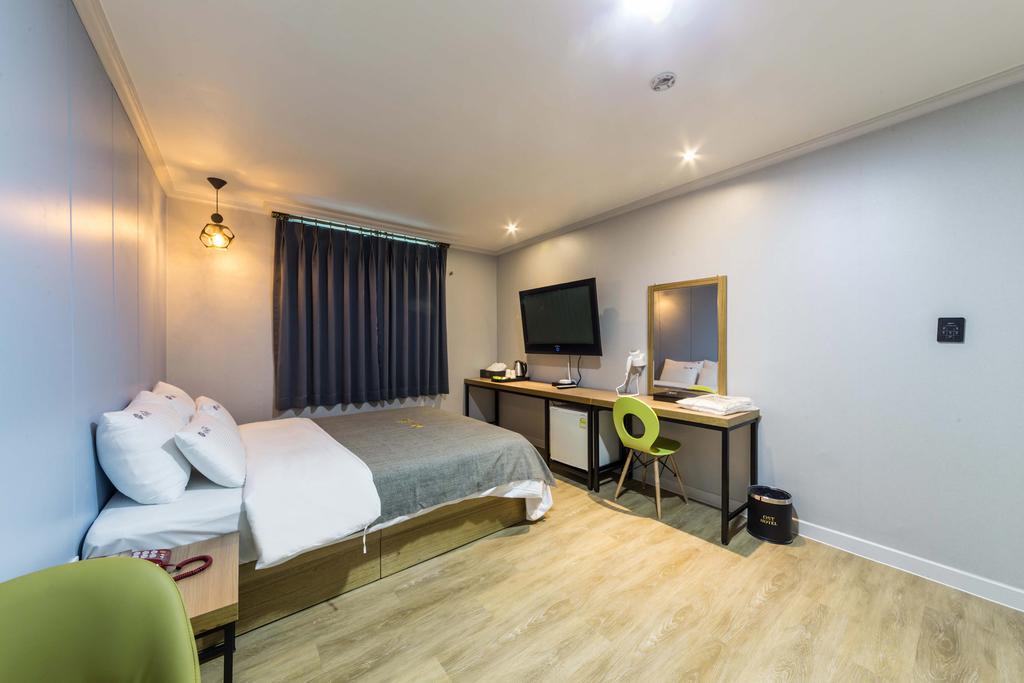 Ost Hotel Chuncheon Eksteriør billede