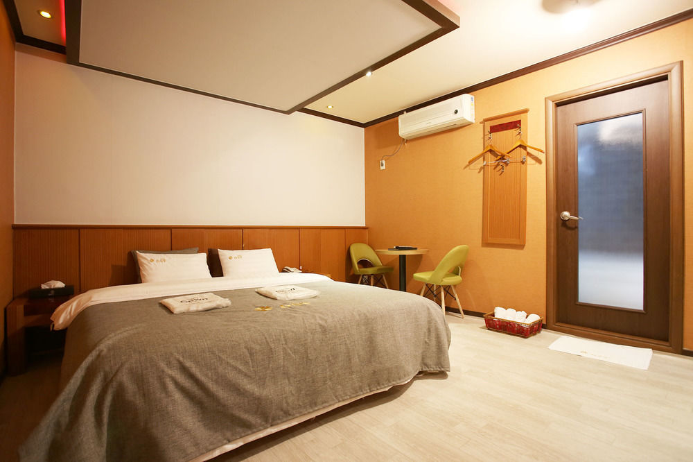 Ost Hotel Chuncheon Eksteriør billede