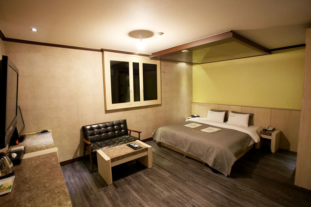 Ost Hotel Chuncheon Eksteriør billede