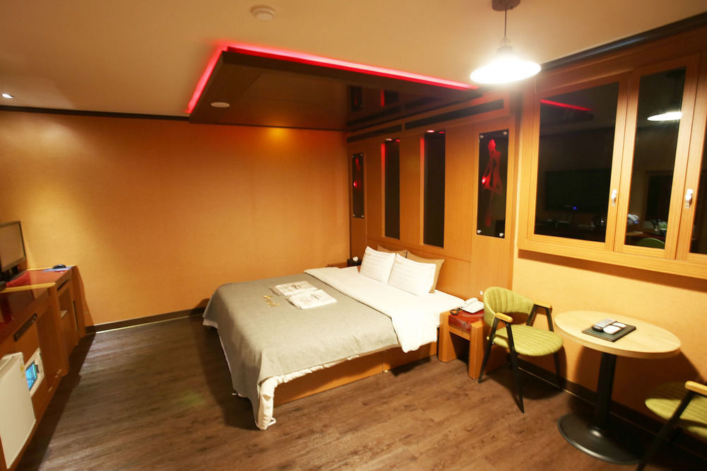Ost Hotel Chuncheon Eksteriør billede
