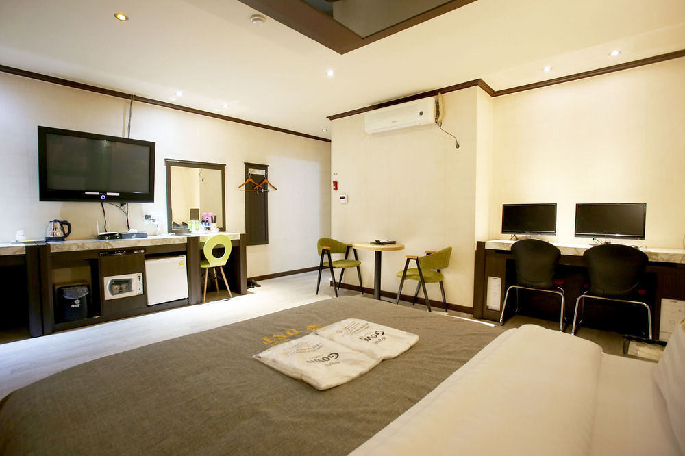 Ost Hotel Chuncheon Eksteriør billede