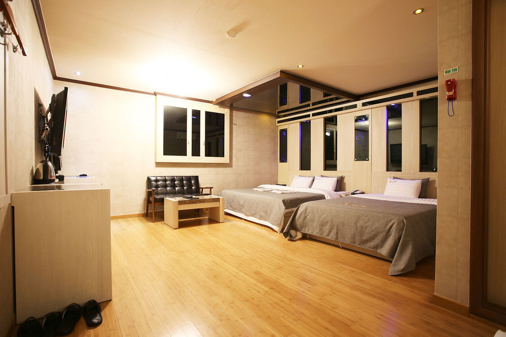 Ost Hotel Chuncheon Eksteriør billede