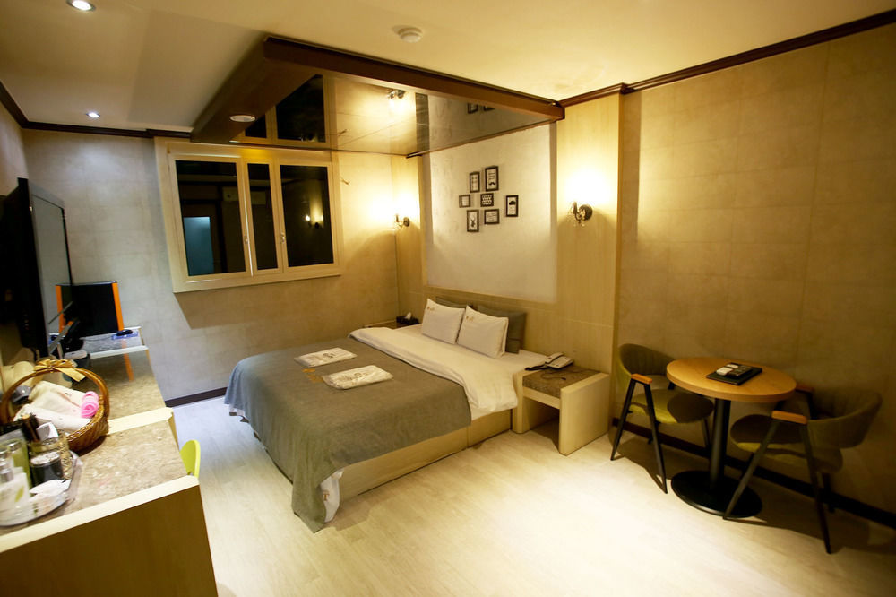 Ost Hotel Chuncheon Eksteriør billede