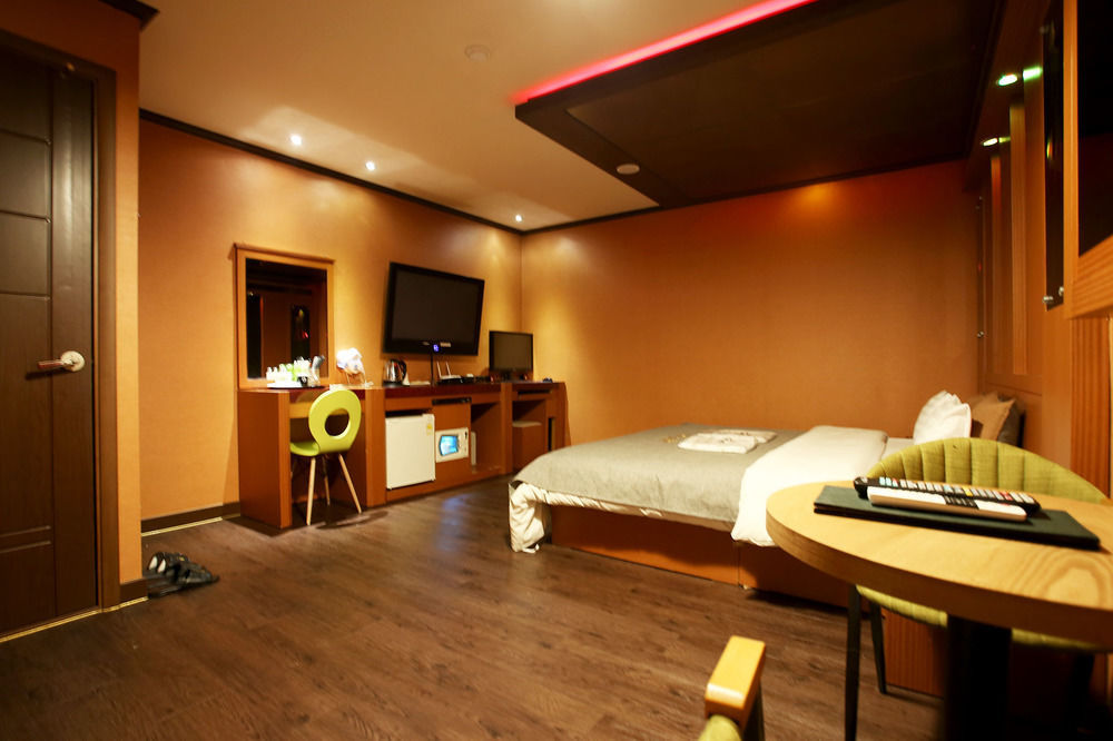 Ost Hotel Chuncheon Eksteriør billede