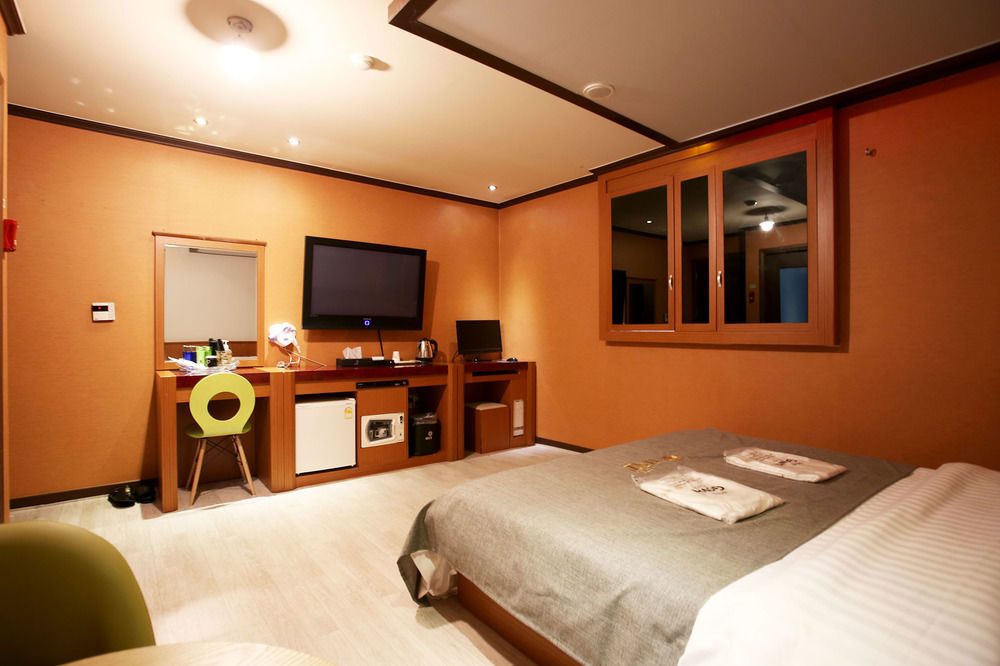 Ost Hotel Chuncheon Eksteriør billede