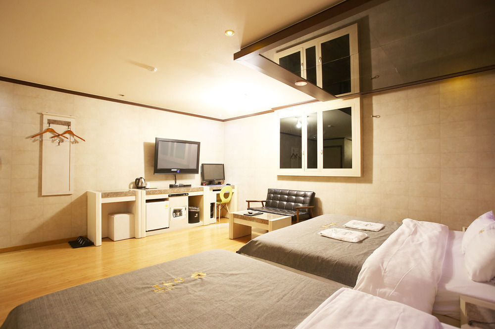 Ost Hotel Chuncheon Eksteriør billede