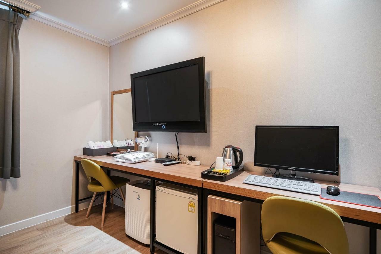 Ost Hotel Chuncheon Eksteriør billede