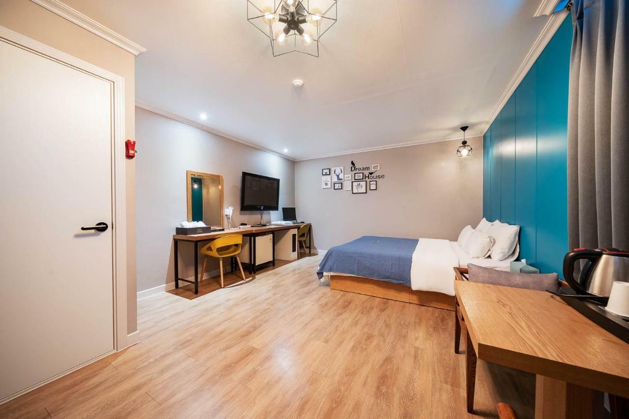 Ost Hotel Chuncheon Eksteriør billede